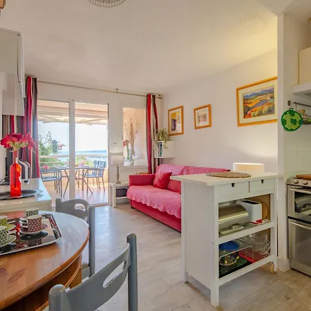 Les Coteaux De La Nartelle-33 By Interhome *